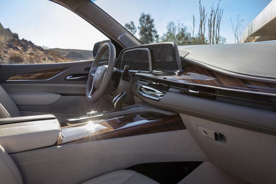Интерьер Cadillac Escalade Platinum Luxury 2020 года  (NA) (фото 33 из 45)